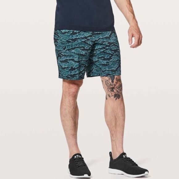 Lululemon Pace Breaker Running Shorts  9" in Tiger Camo Multi Blue Sz L Mens - Picture 1 of 11